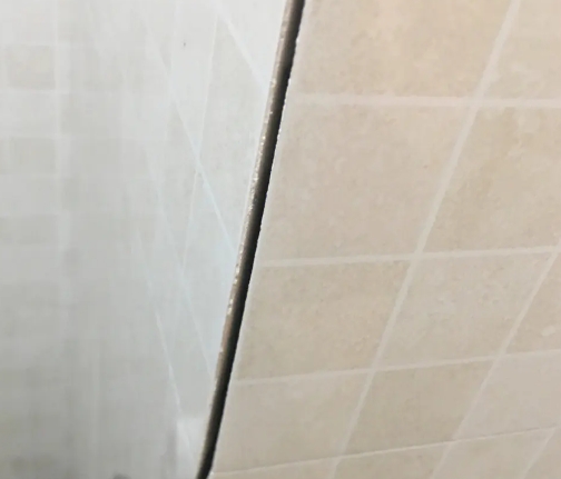 成都市瓷砖空鼓维修公司分享阳台瓷砖脱落的修复过程可以分为以下几个步骤